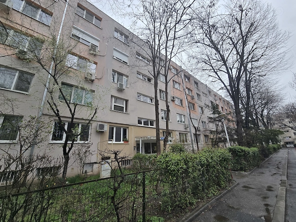 Apartament 3 camere renovabil în Aleea Barajul Bistriței locație de vis! — fotografia 1