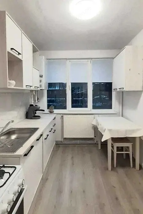 Tudor - Vanzare apartament 3 camere - Str. Brasovului — fotografia 3