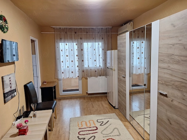 Garsoniera CF 1, 37 mp, cu Balcon, Amenajata si Mobilata in Confectii sunt PROPRIETAR, FARA COMISION — fotografia 1