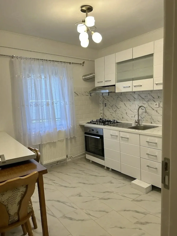 Închiriez apartament cu o cameră