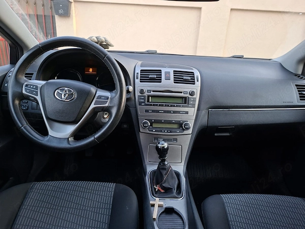 TOYOTA Avensis 2011