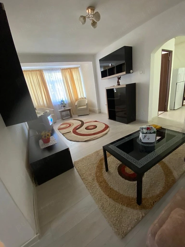 Vând apartament cu 3 camere — fotografia 1