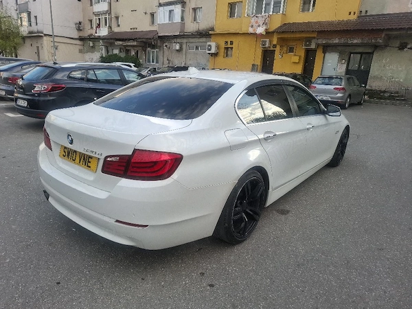 BMW 5 Series 2011 — imagine 4