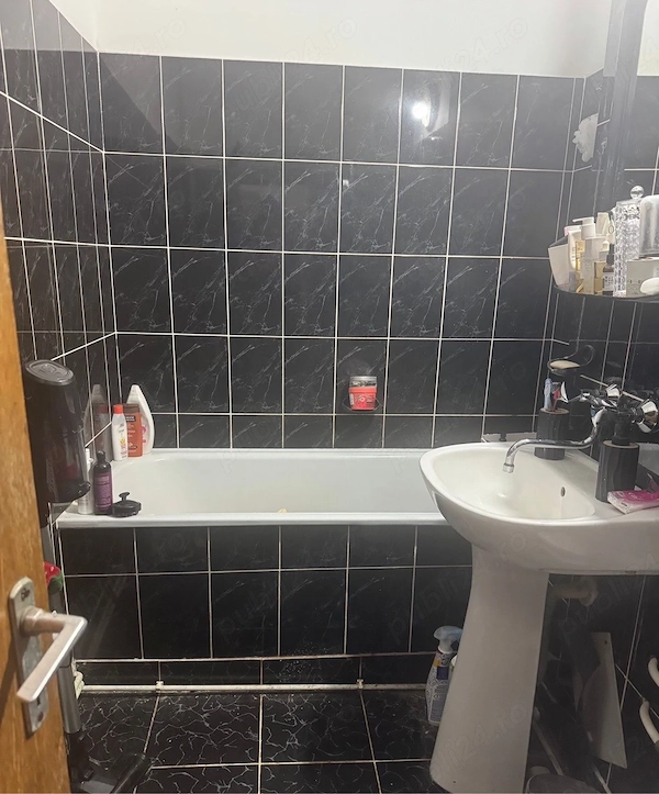 Inchiriez apartament 2 camere - Pitesti, Fratii Golesti — fotografia 1