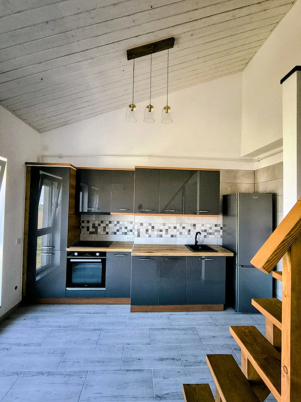 Vand apartament Nou cu scara interioara — fotografia 3