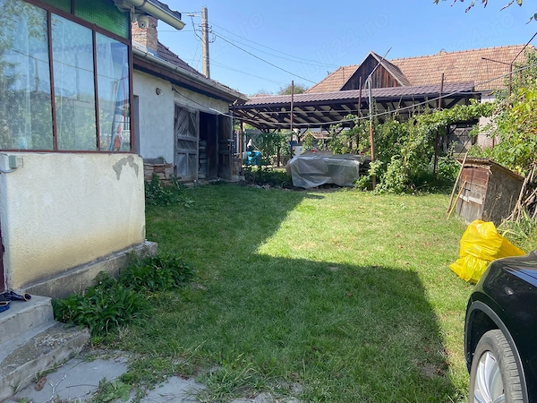Casa cu 500 mp teren, la Campenita