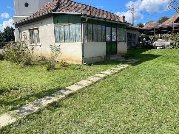Casa cu 500 mp teren, la Campenita
