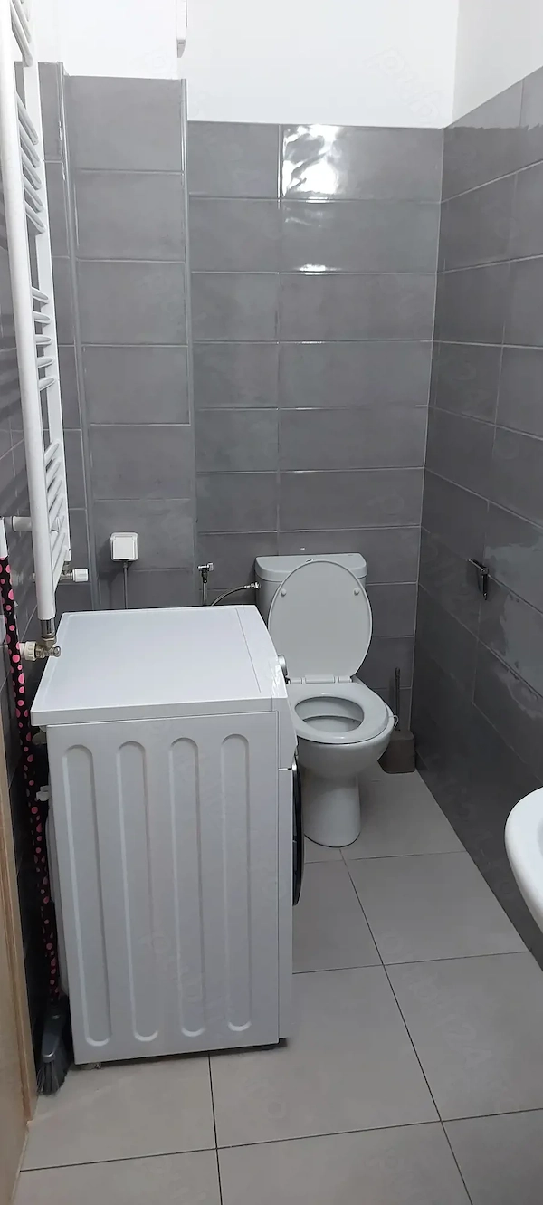 Inchiriez garsoniera in Pitesti , zona Big , Bloc MAIA 5 , Suprafata 32 mp, Et 2 5