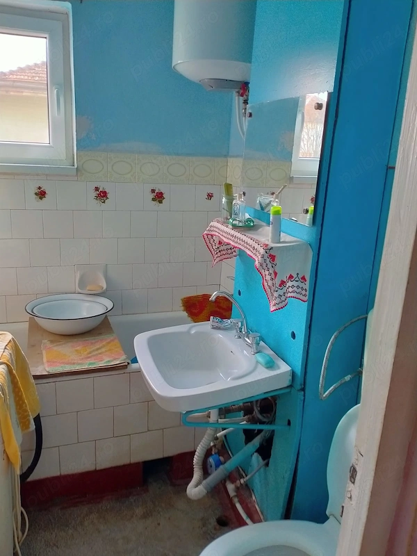 Vând apartament cu 3 camere, baie, bucătărie, balcon și pivniță de 64 metri pătrați Ocna Mureș — fotografia 2