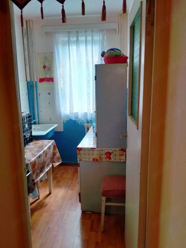 Vând apartament cu 3 camere, baie, bucătărie, balcon și pivniță de 64 metri pătrați Ocna Mureș — fotografia 1
