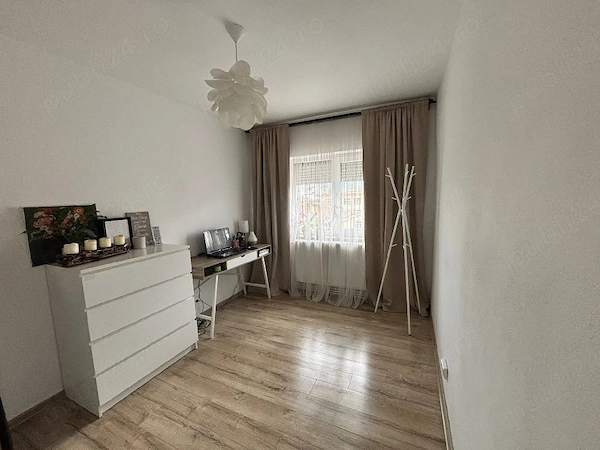 Apartament spațios cu 5 camere - Vlaicu, strada Poetului — fotografia 3