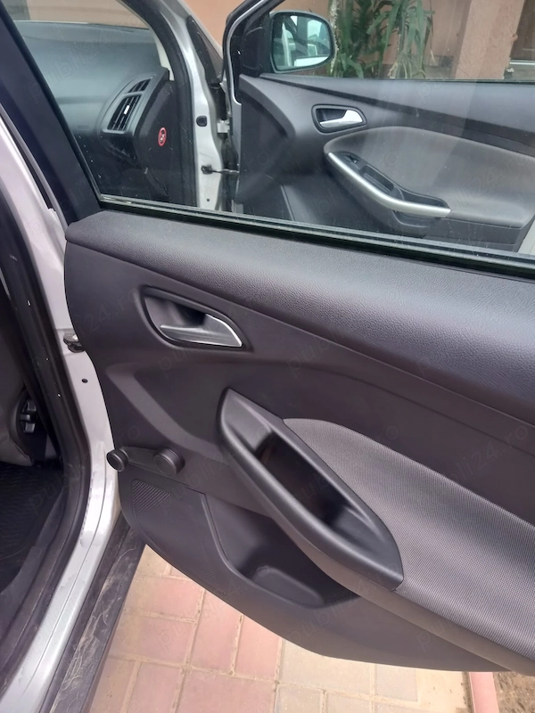 FORD Focus 2012 — imagine 5