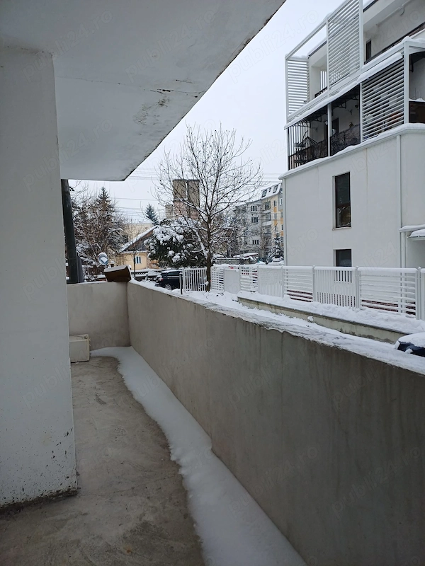 Vând apartament în zonă foarte bună — fotografia 2