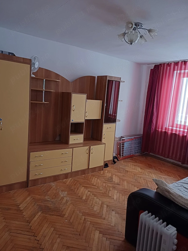 Vând apartament în zonă foarte bună — fotografia 1