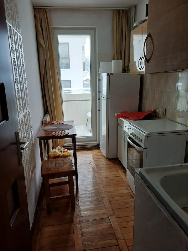 Vând apartament în zonă foarte bună — fotografia 3