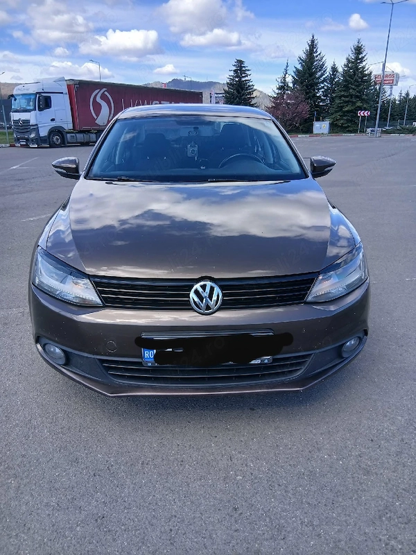 VOLKSWAGEN Jetta 2012 — imagine 3