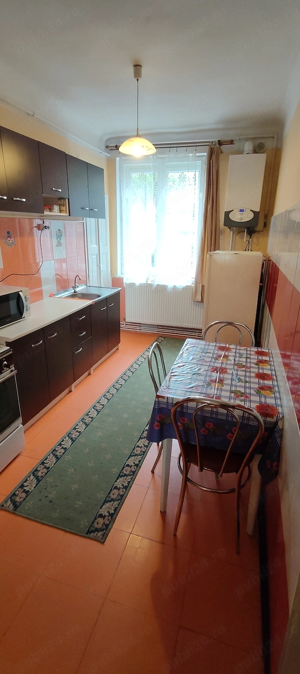 Apartament cu două camere de vânzare în centrul Turzii, jud Cluj — fotografia 2