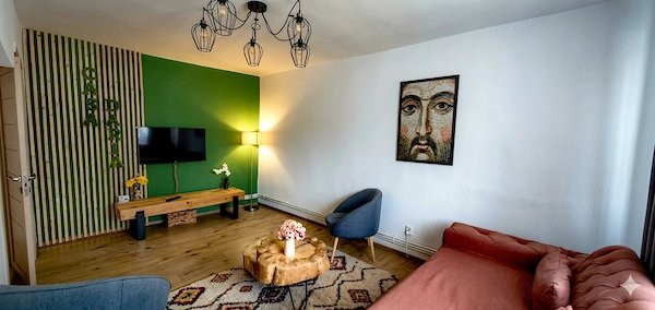 Apartament cu 3 camere et 1 în centru — fotografia 1