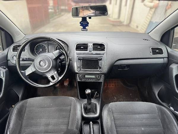 VOLKSWAGEN Polo 2010 — imagine 3