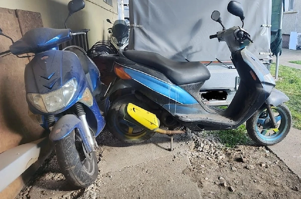 Vînd Kimco în 4 timpi și un Piaggio în 2 timpi de 49 înmatriculate , preț bucată