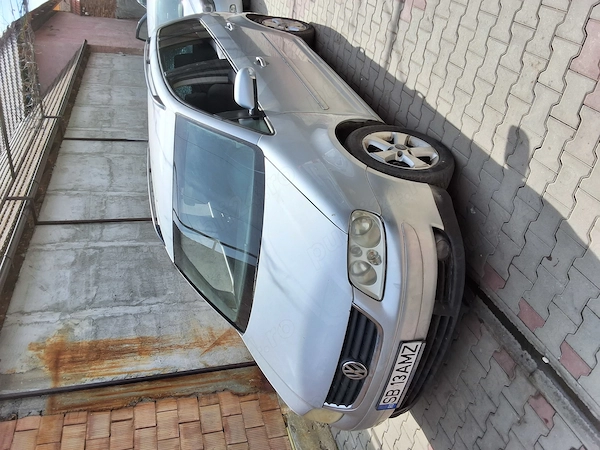 VOLKSWAGEN Touran 2004