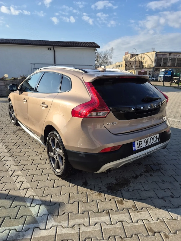 VOLVO V40 Cross Country 2013 — imagine 3