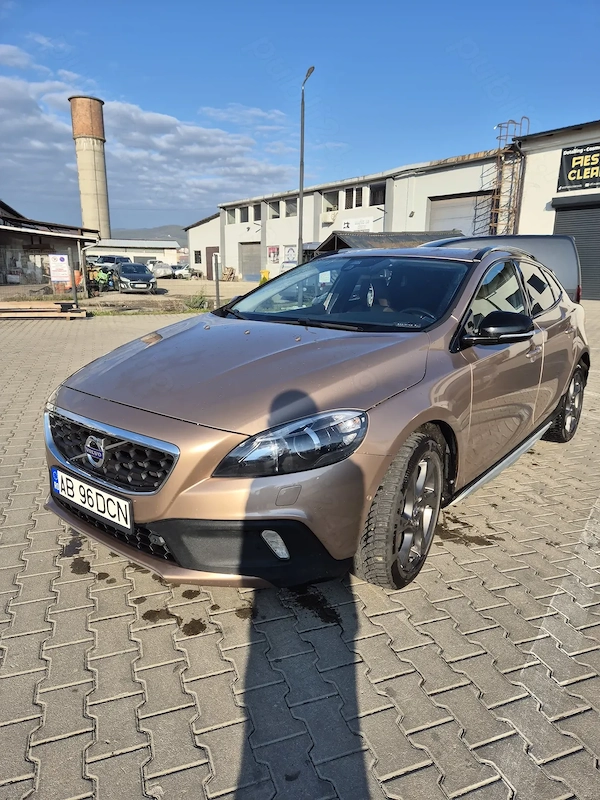 VOLVO V40 Cross Country 2013 — imagine 2