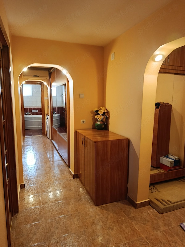 Apartament 3 camere, Zona Centrală, loc de parcare inclus — fotografia 3