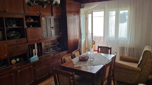 Proprietar vinde apartament 3 camere decomandat, Zona Lipovei — fotografia 1