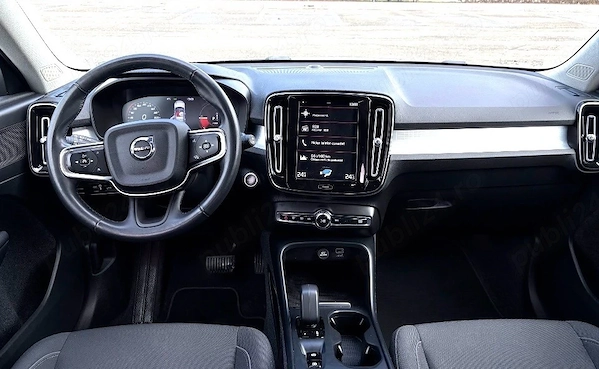 VOLVO XC40 2021 — imagine 7