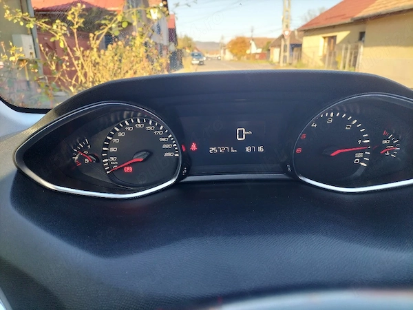 PEUGEOT 308 2015