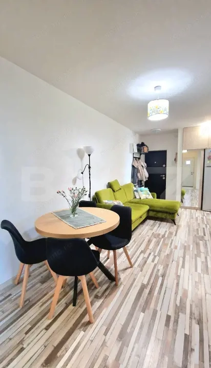 Apartament cu 3 camere, 60 mp, parcare cu CF, balcon, Sub Cetate — fotografia 3