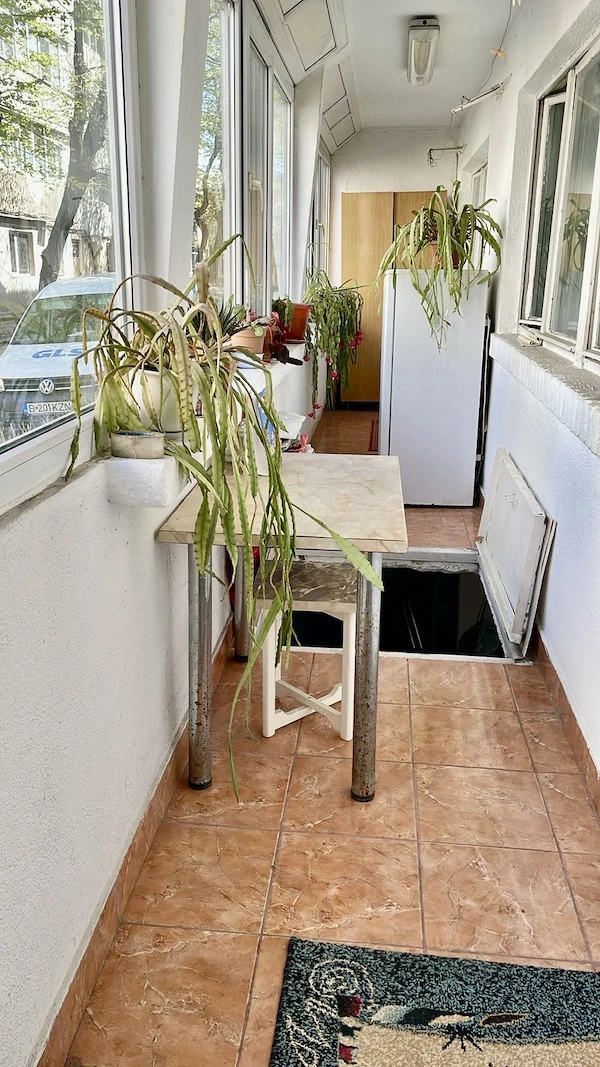 Vând apartament 3 camere - 2 bai, Plantelor foarte spatios — fotografia 3