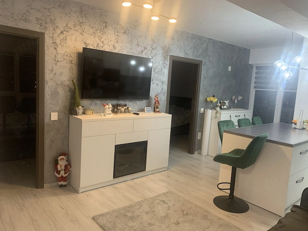Apartament 3 camere de vanzare — fotografia 1