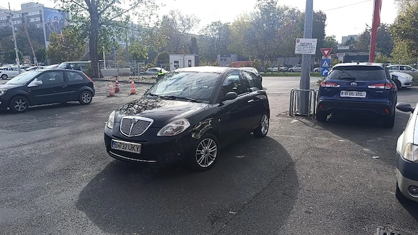Lancia Ypsilon