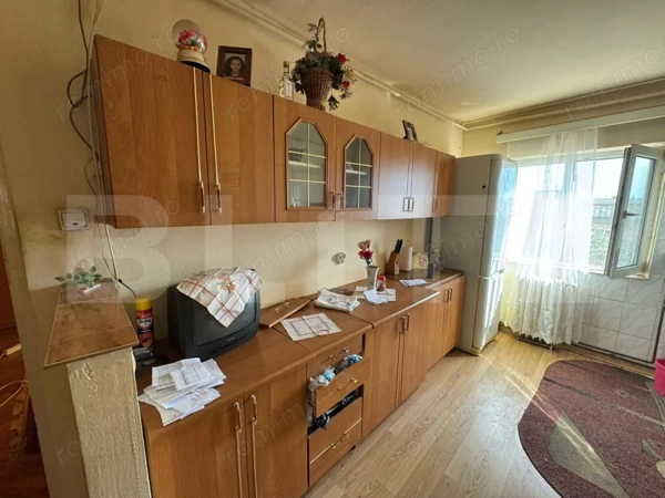 Apartament 3 camere, decomandat 72 mp, zona central Simeria — fotografia 1