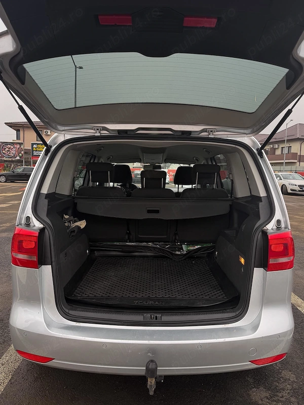 VOLKSWAGEN Touran 2011 — imagine 4