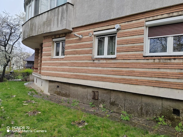 vand apartament 3 camere decomandat ,parter ,zona nord bacau — fotografia 1