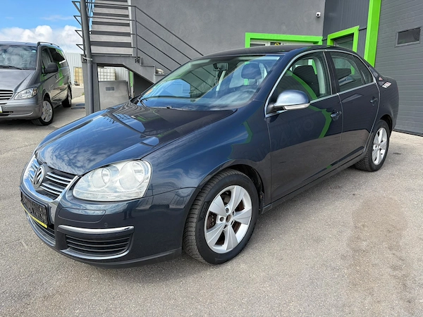 VOLKSWAGEN Jetta