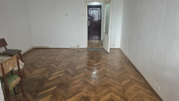 Vand garsoniera in Deva, zona I. Maniu, suprafata utila 30,50 mp, etaj 4, bloc de 9 etaje cu lift — fotografia 3
