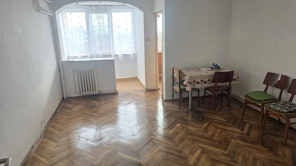 Vand garsoniera in Deva, zona I. Maniu, suprafata utila 30,50 mp, etaj 4, bloc de 9 etaje cu lift — fotografia 1