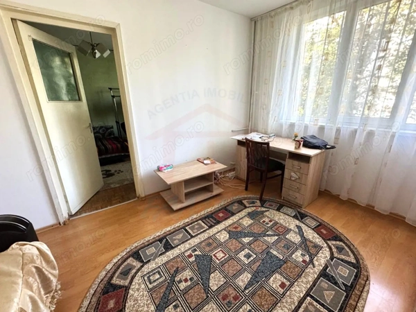 Apartament 2 camere, semidecomandat, etaj 1, Micro 19 — fotografia 1