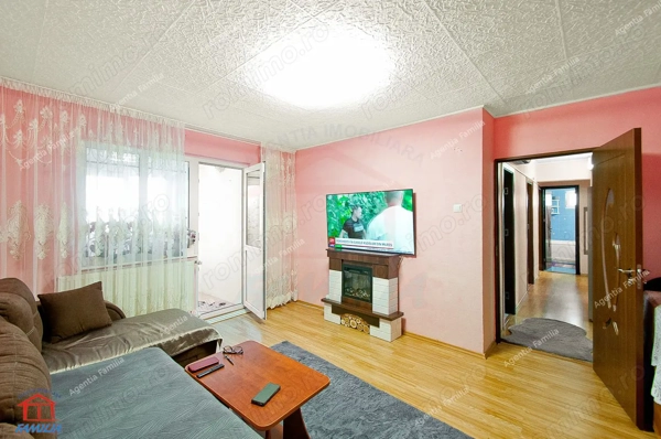 Apartament spatios, renovat, 4 camere, decomandat, etaj 4, Micro 39 — fotografia 1