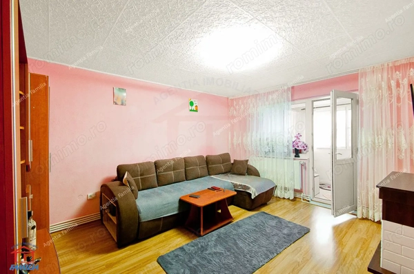 Apartament spatios, renovat, 4 camere, decomandat, etaj 4, Micro 39 — fotografia 3