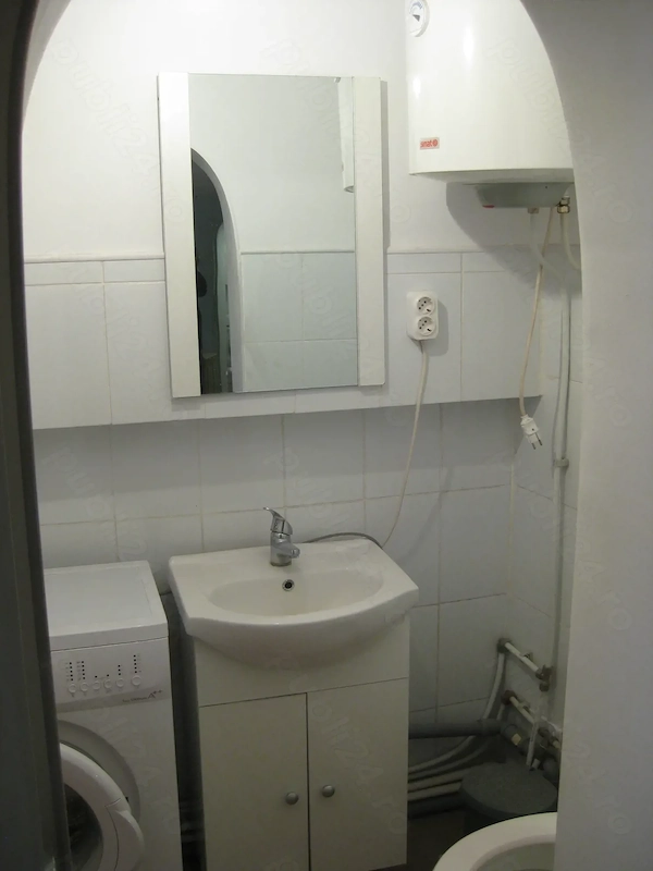 Ofer spre închiriere garsonieră zona Piața Unirii unei studente sau absolvente București — fotografia 2