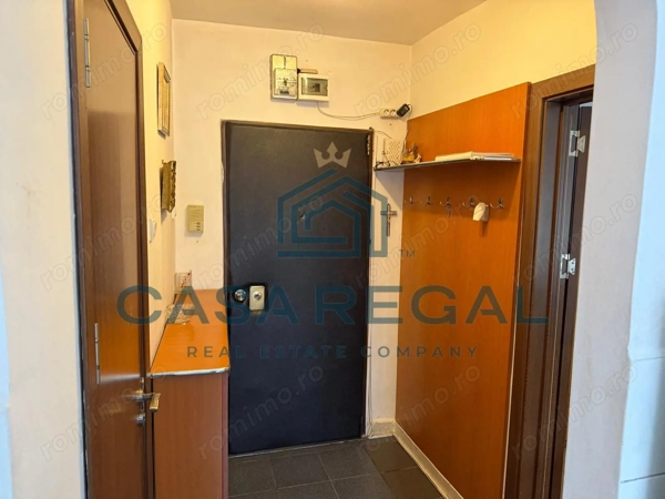 Închiriere apartament 2 camere Oradea | Central | Lift renovat | Balcon generos — fotografia 3