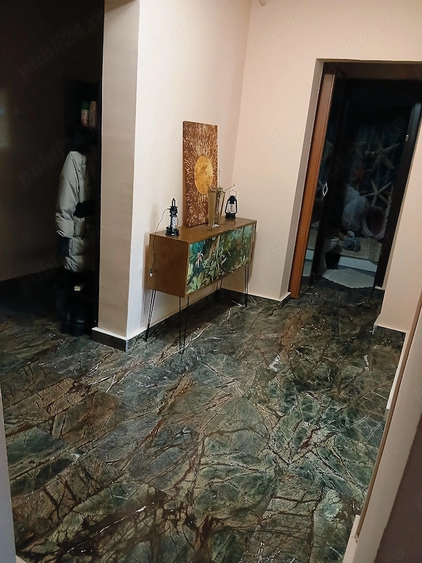 Vand apartament cu 4 camere și dependințe ( bucatarie, 2 bai si 2 balcoane), decomandat — fotografia 3
