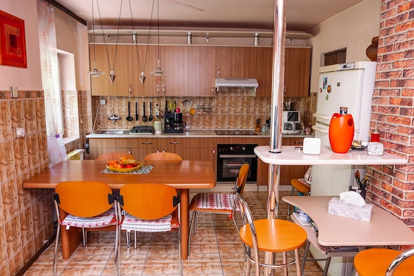 INVESTIȚIE apartament 3 camere, 75 mp + boxă 18 mp, 2 băi, 2 balcoane Băile Herculane — fotografia 3
