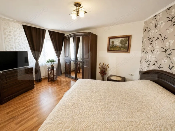 Apartament cu scara interioara, 100 mp, 5 camere, 2 bai, Cetate — fotografia 3