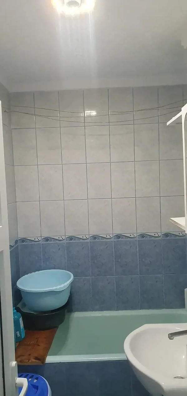 Proprietar vand apartament 2 camere semidecomandat